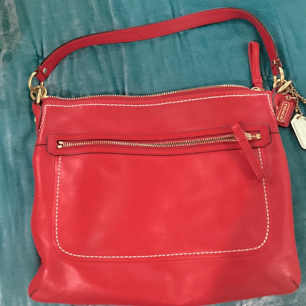 Coach EUC red leather shoulder bag with detachable strap. No flaws or marks.